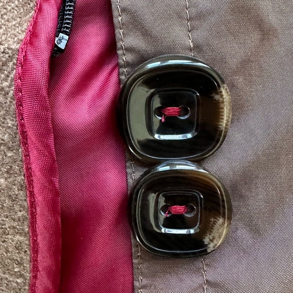 Gallery Red and Tan Jacket w/Removable Hood and Lining - Picture 6 of 8